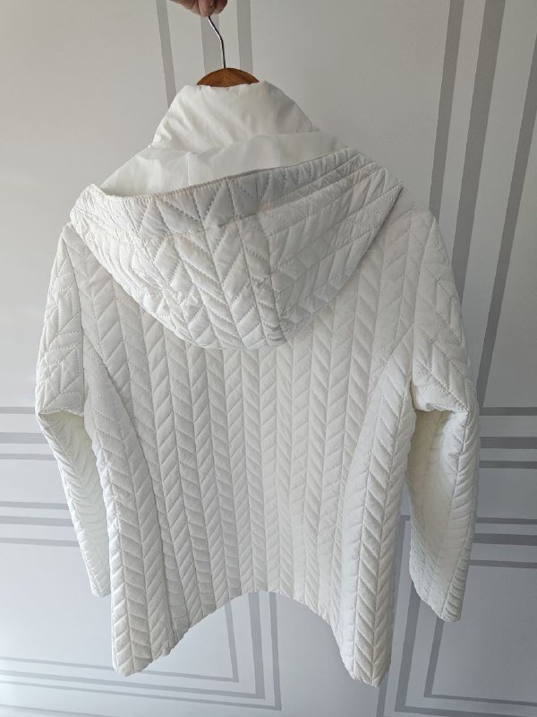 Женская куртка утеплённая, лёгкая, непромокаемая 3