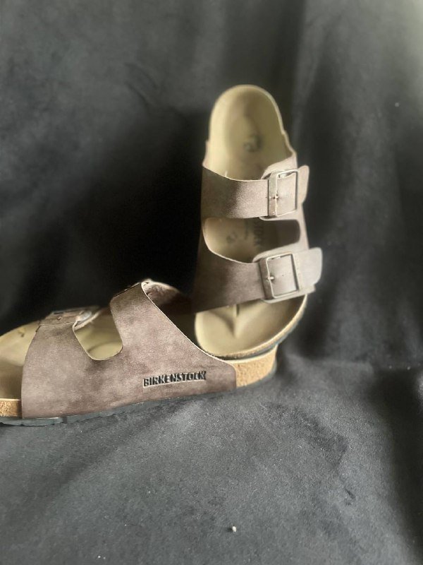 Кроссовки Dior, шлепки Birkenstock, шлепки H&M, кеды Convers 2