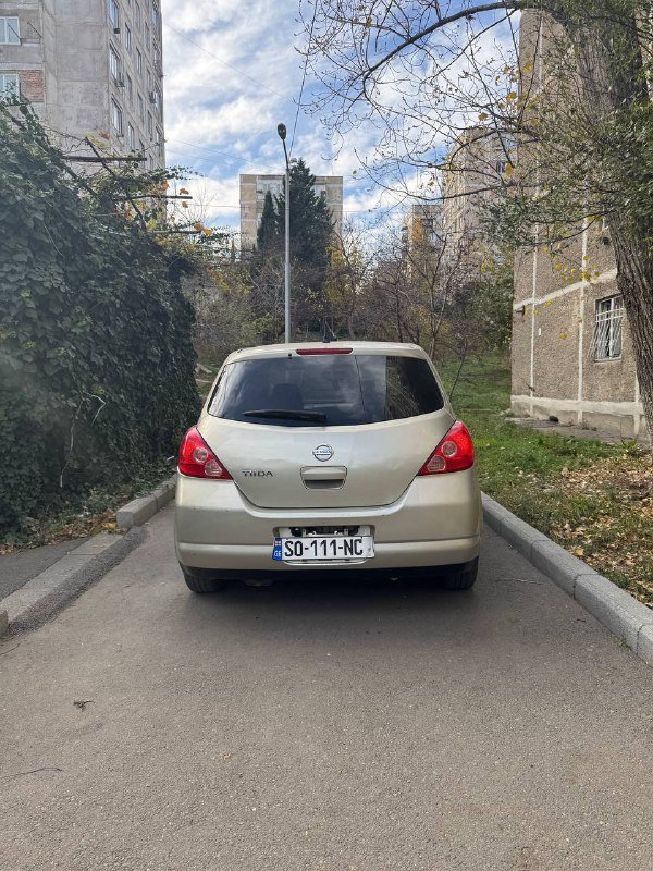 Нисан Тида 2005 1.5 3