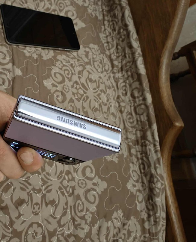 Samsung Galaxy Z Fold 4 8