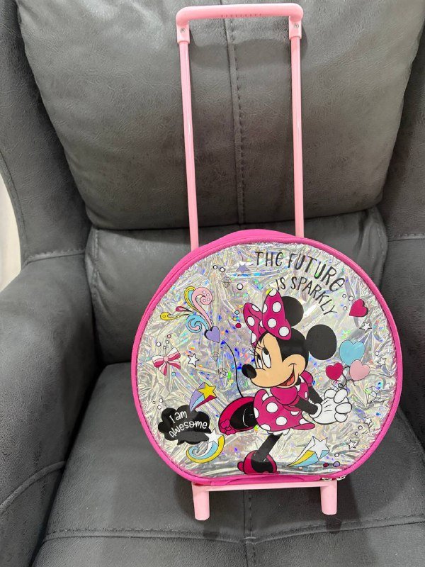 Игрушки: скейт, фигурка Йода, чемодан, плюшевые игрушки 3