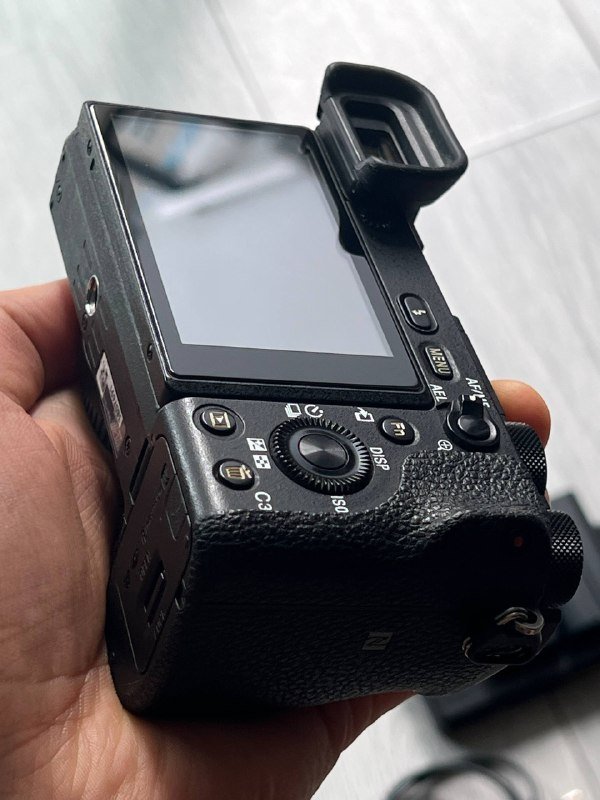 Sony A6500 body, 4 batteries, cage, SD 64GB 4