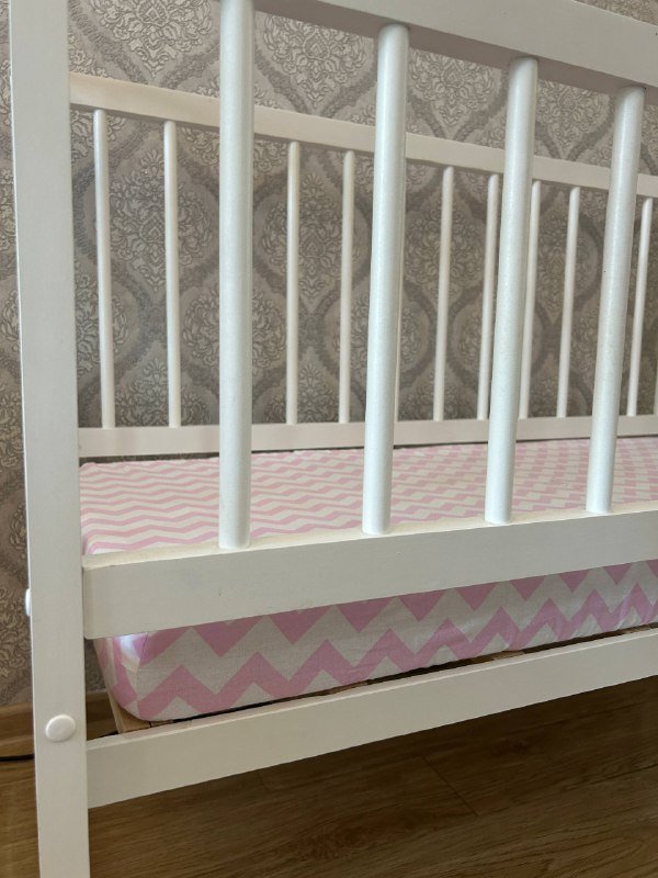 Детская кроватка с маятником и матрасом 6