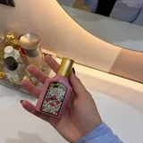 Gucci Flora-ის სუნამო, პერანგები, ქურთუკები, ბომბერები, Zara, Mango, Pull&Bear-ის ჟილეტი 5