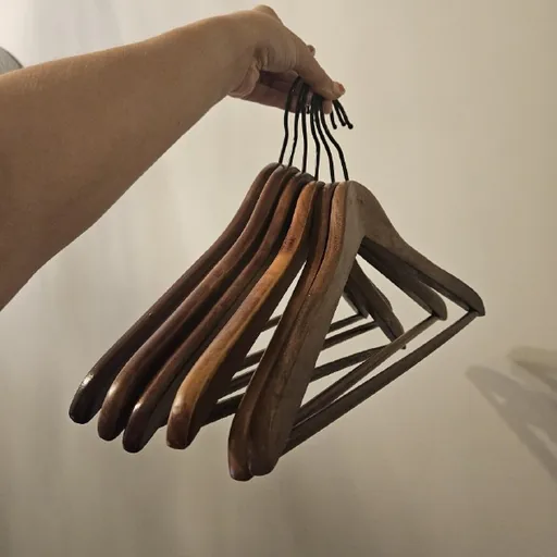 Деревянные вешалки, 6 шт