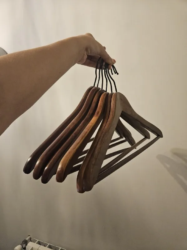 Деревянные вешалки, 6 шт
