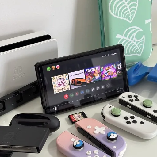 Nintendo Switch OLED с дополнительными аксессуарами и игрой