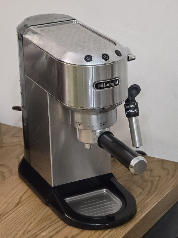 Кофемашина DeLonghi Dedica EC685.M