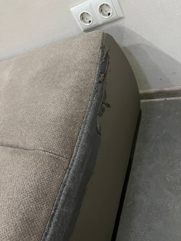 Огромный диван с подушками 4