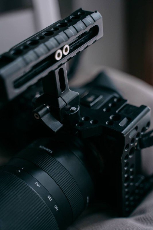 Радиомикрофон, экшен камера, объектив Samyang, клетка MagicRig 5