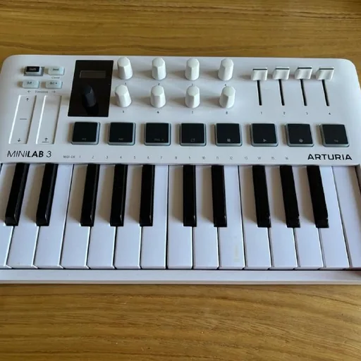 MIDI-клавиатура Arturia MiniLab MK3, механическая клавиатура Keychron K2
