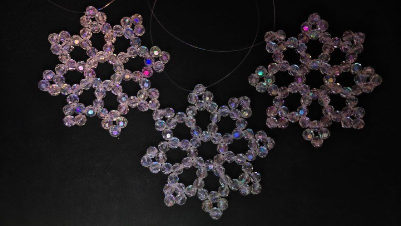 Рождественская гирлянда с елочными украшениями, набор снежинок и игрушек 4