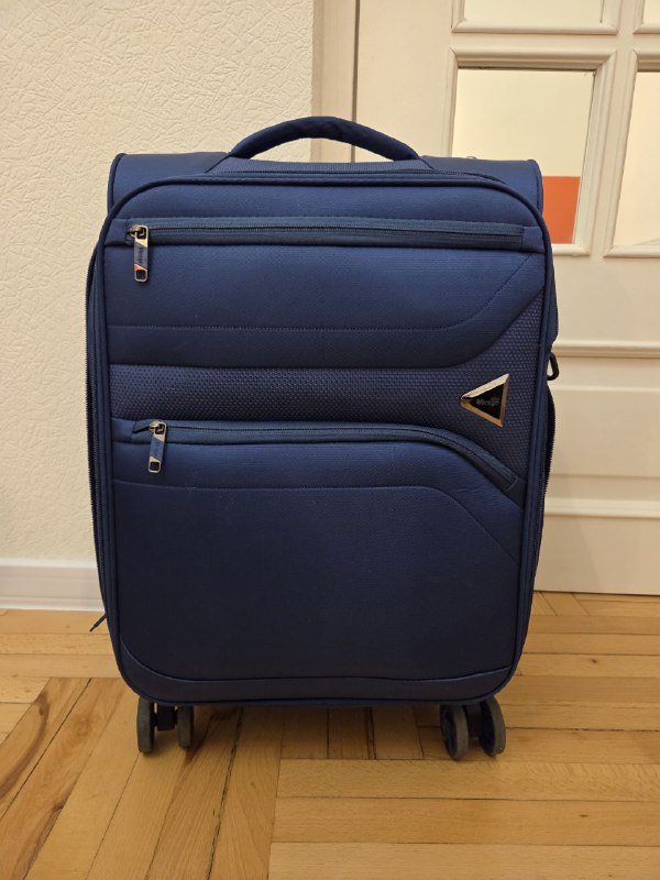 Чемодан размера S с чехлом