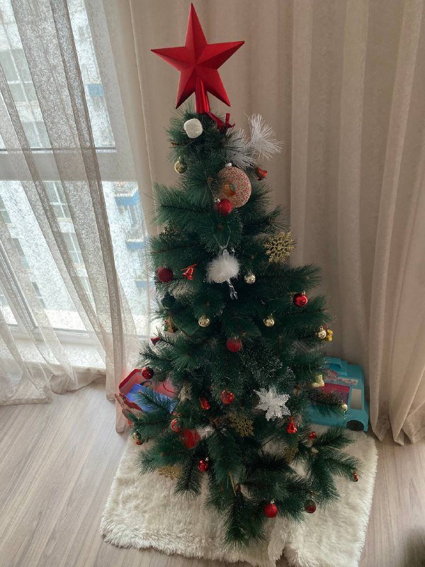 Искусственная елка с игрушками 150 см