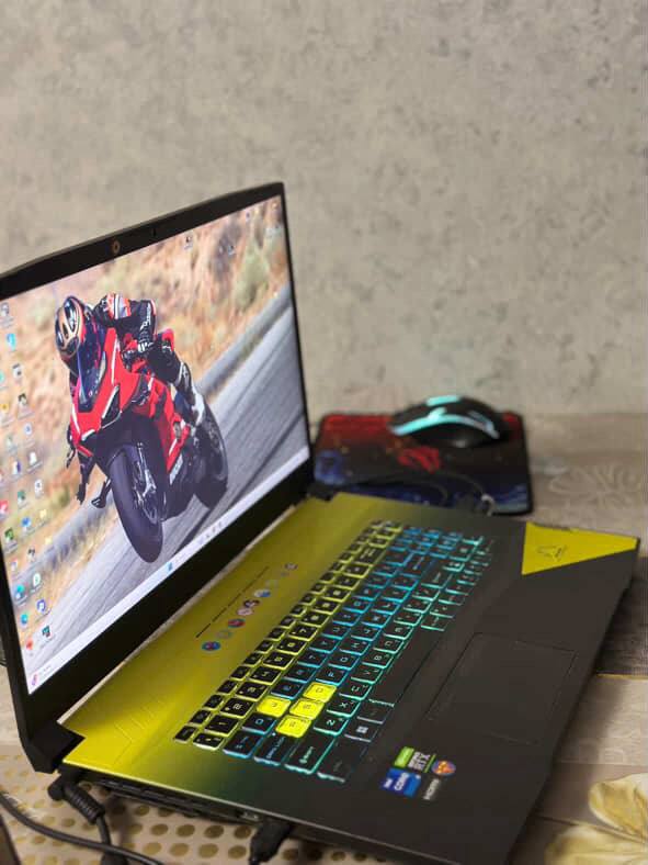 Игровой ноутбук MSI Crosshair 17 B12UEZO