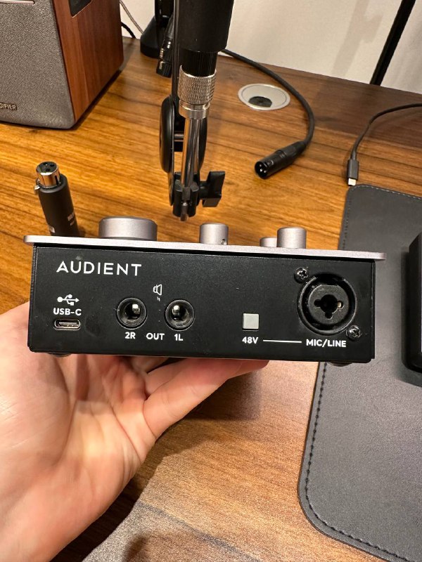 Набор для записи видео и звукозаписи Rode Podmic, Audient ID4 MK2 6