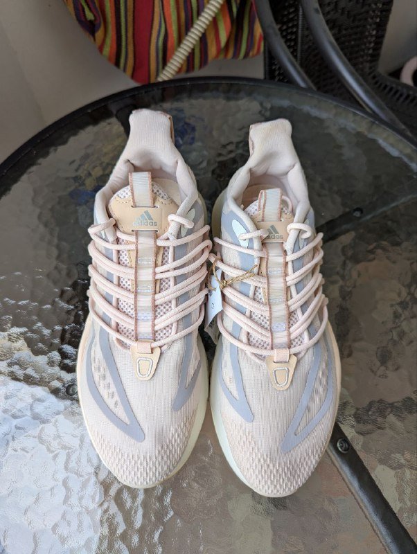 Женские кроссовки Adidas AlphaBoost V1 2