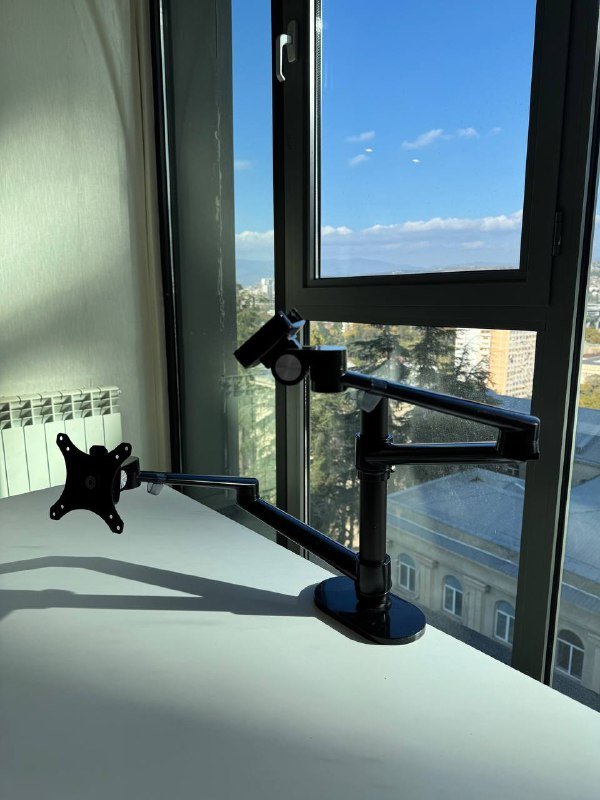 Эргостол с креплением для монитора и планшета 3