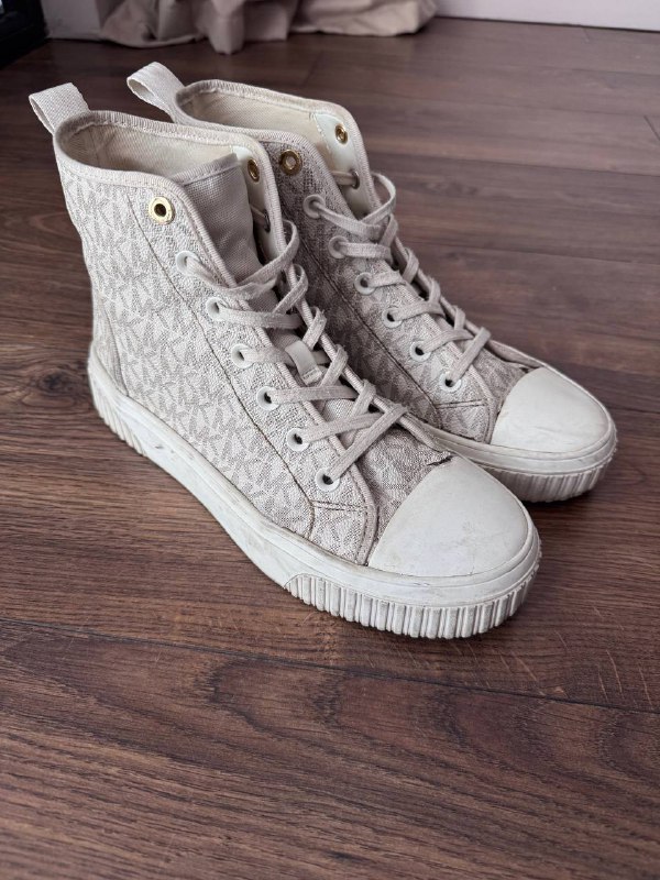 Куртка Carhartt, Джинсы Zara, Кроссовки Nike shox TL, Кеды Michael Kors 7