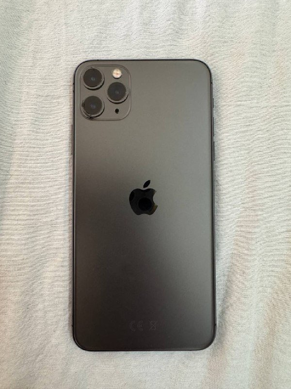 iPhone 11 Pro Max, Молды силиконовые, Плащ H&M, Кеды ARKET x VEJA, Свитер COS, Кожаные ботинки ARKET, Джинсы