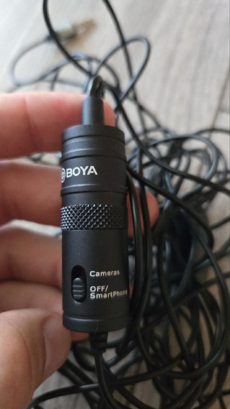 очки солнцезащитные, зарядное устройство, белая рубашка, микрофон BOYA 4