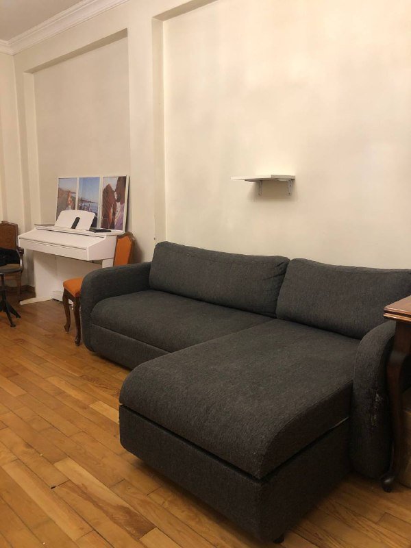 Диван с выездным механизмом и отделом для хранения