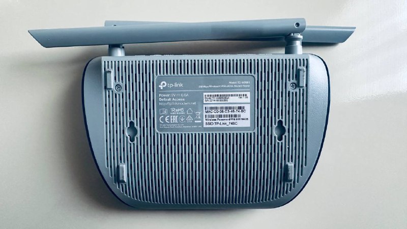 TP-Link TD-W9960 Router 2