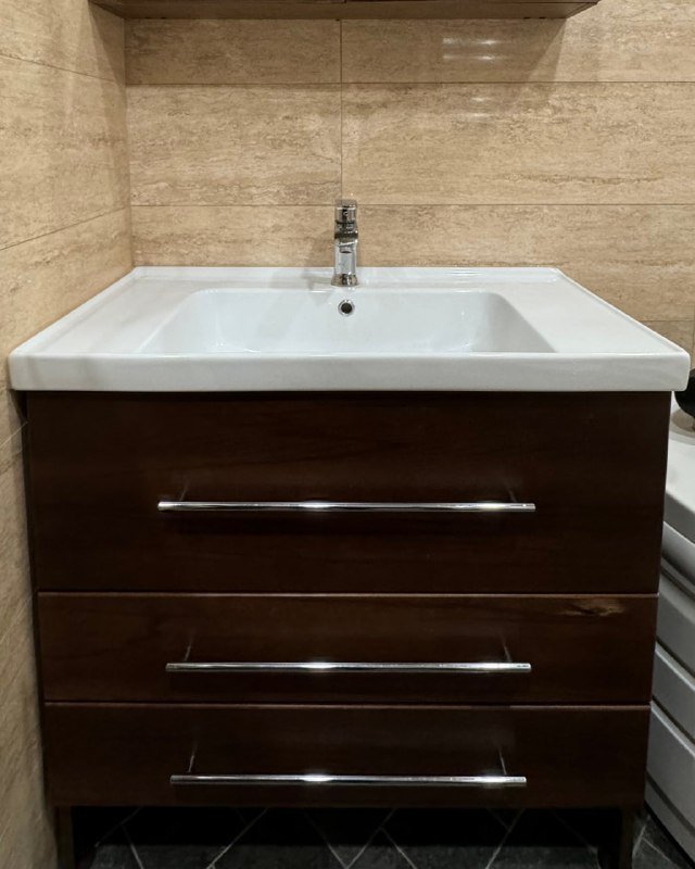 Умывальник с деревянной тумбой и смесителем 90х48 3