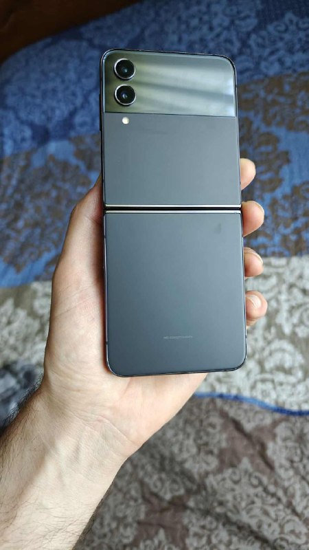 Samsung Galaxy Z Flip 4 7