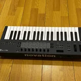 Геймпад PS5, монитор MSI, зарядка, акустика KRK, видеосвет, MIDI-клавиатура, аудиокабель 4