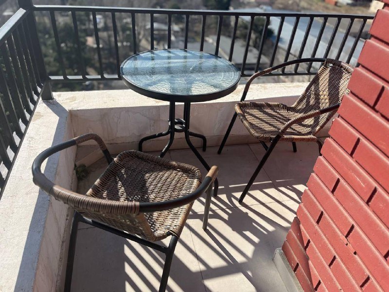 стол балконный и 2 стула