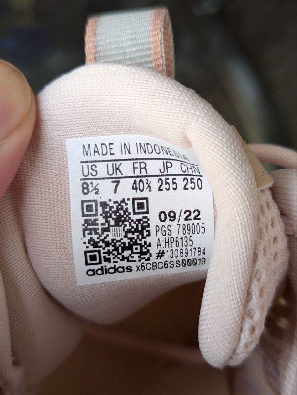 Женские кроссовки Adidas AlphaBoost V1 6