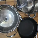 Кастрюли, сковорода, футбольный мяч, доска для отжиманий, стеллажи 2