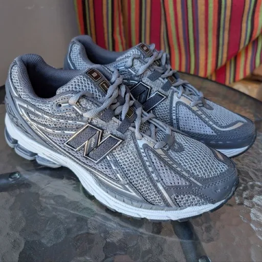 Кроссовки New Balance 2002