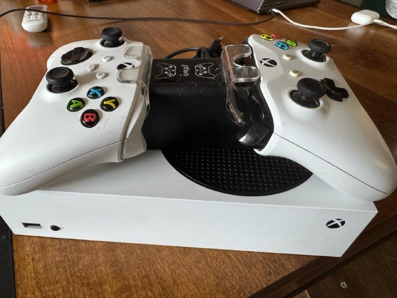 Xbox Series S 512GB консоль с двумя геймпадами и зарядкой