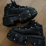 New Rock M-TANK106-C2, Demonia STOMP-08 4