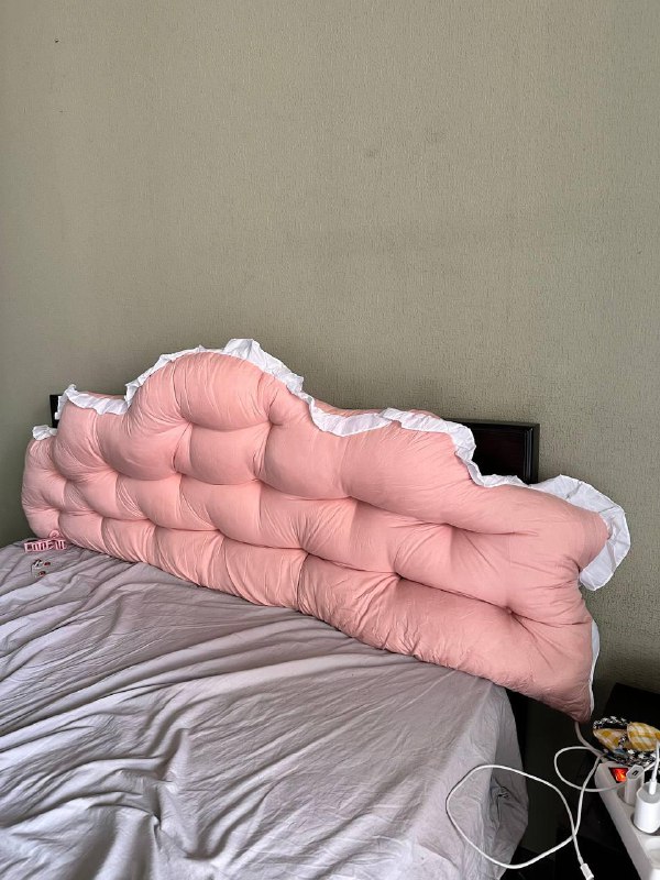 Подушка для изголовья, зеркало, робот пылесос, органайзер для ванны 4