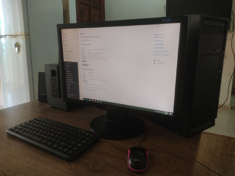 Компьютер с монитором и колонками Microlab 3
