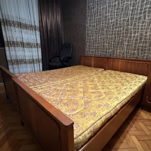 Кровать, матрас, шкаф, комод, зеркало