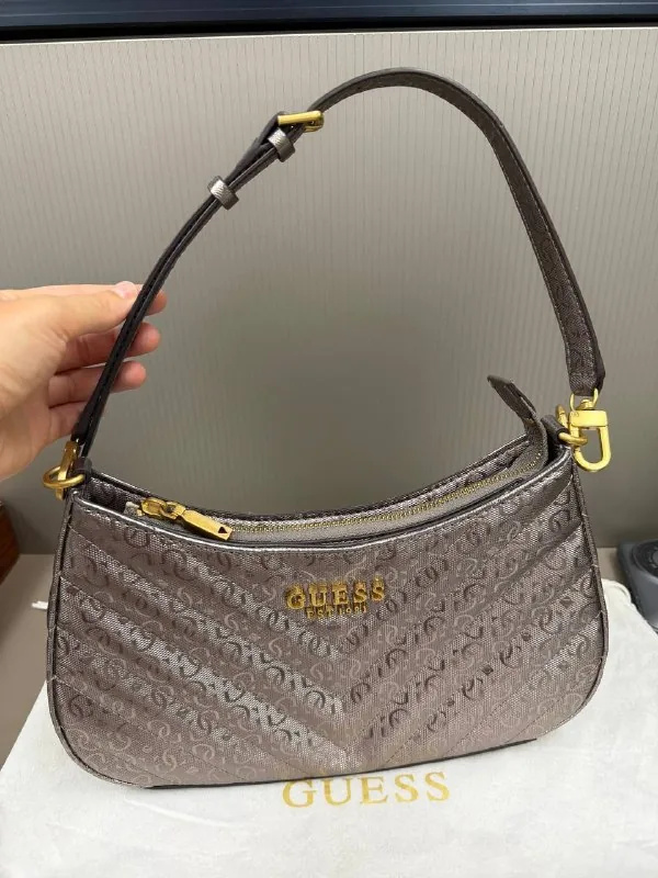 Сумка Guess, балетки, туфли мюли, платье, дверь для кота, стулья, БАДы 1