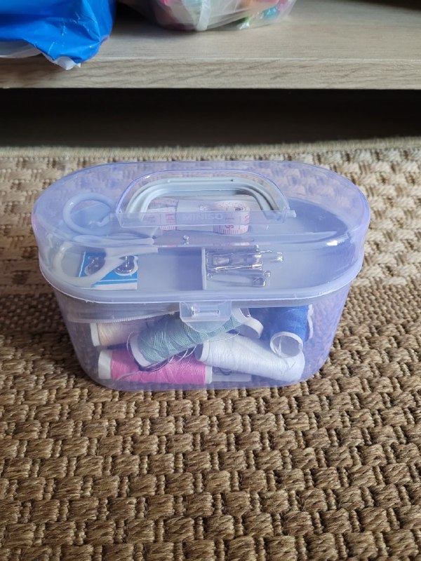 Пелёнки, прищепки, набор ниток, швабра 3