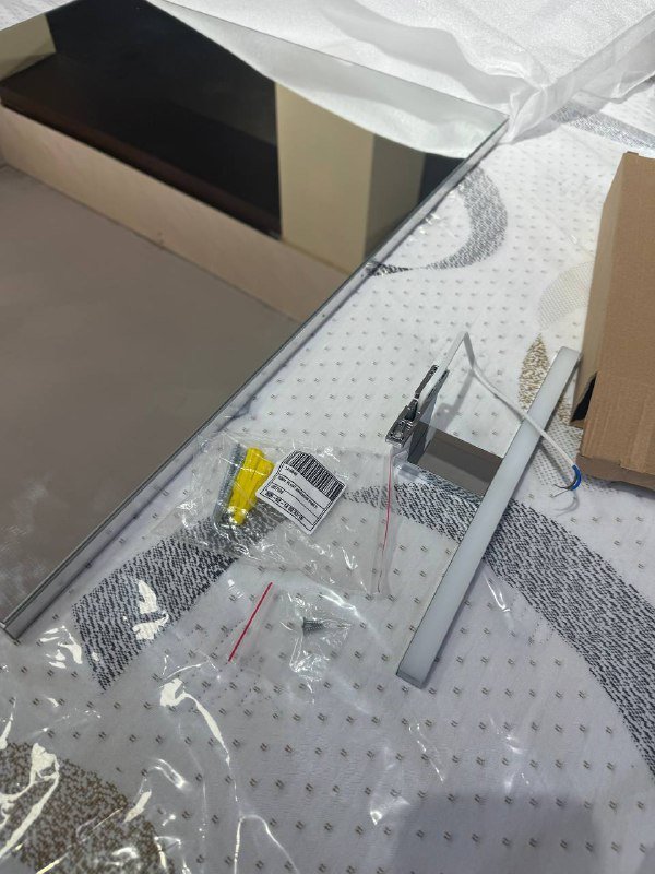 зеркало с подсветкой, вешалка напольная, лампа кольцевая, столик кофейный, куртка мужская Nike 4