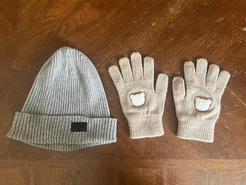 Джинсовая куртка, сапожки, кроссовки, джинсы, шапка, перчатки, плюшевый мишка, толстовки, бадлон 6