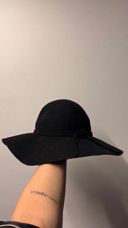 Черная шляпа на осень