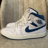 Jordan 1 High, Jordan 5 Off White, лоферы Loro Piana, Nike Air Max 95, пальто Burberry 1