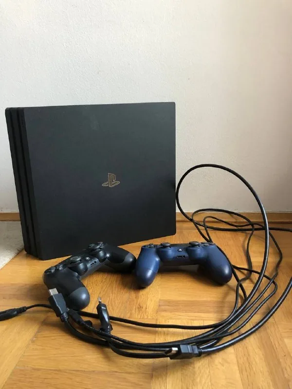 PlayStation 4 Pro 1TB, 2 controllers, 6 games 1