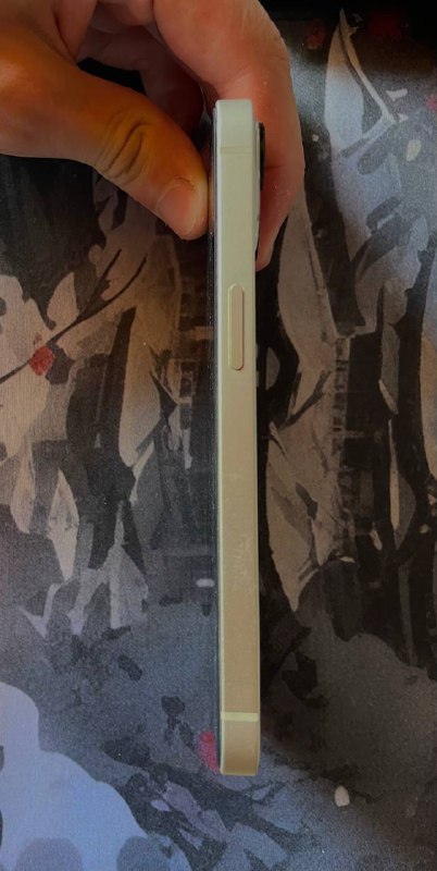 iPhone 13 3