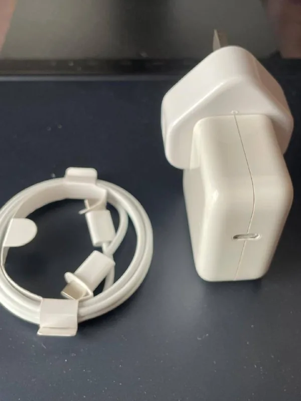 Apple 30W зарядное устройство, USB C кабель