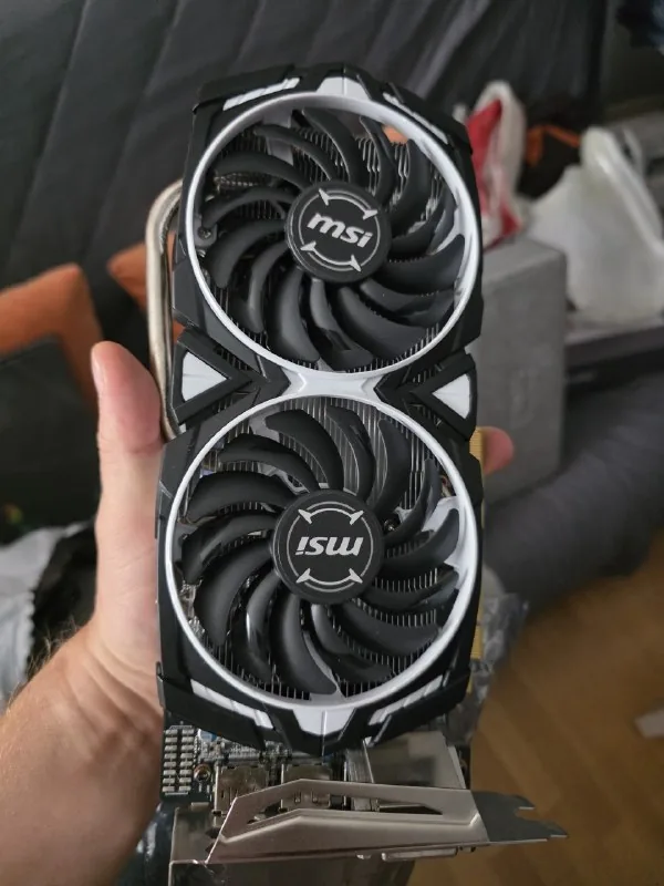 Нерабочая видеокарта Radeon RX 570 1