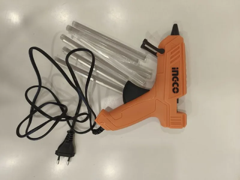 Glue gun and glue sticks